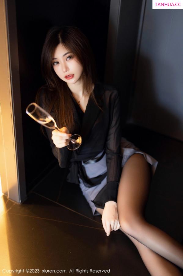 綺裡嘉 绮里嘉 [XiuRen]高清写真图 2023.05.19 No.6770 绮里嘉ula 短裙黑丝第37张图片